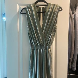 Sleeveless linen jumpsuit with pockets